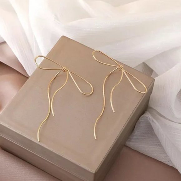 “Paris” Minimalist Thin Bow Dainty Knot Cute Birthday/Gift/Babyshower Earrings - Picture 9 of 9
